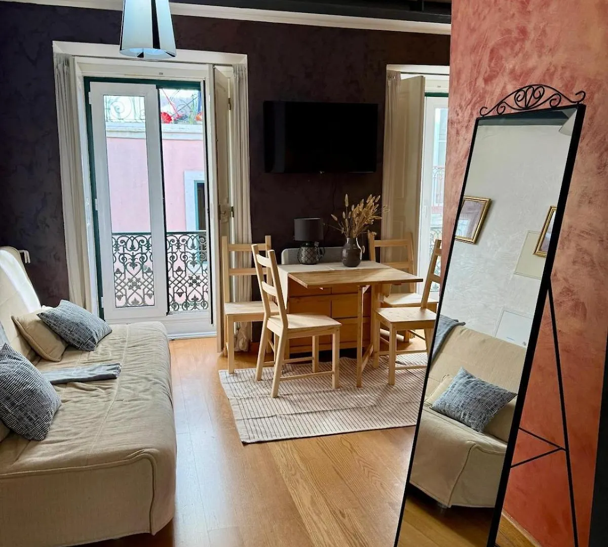 Cozy Apartment In The Center Lisbon Portugal